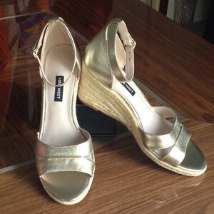 🔥🔥Nine West - Gold Ankle Strap 'Jeranna' Sandals